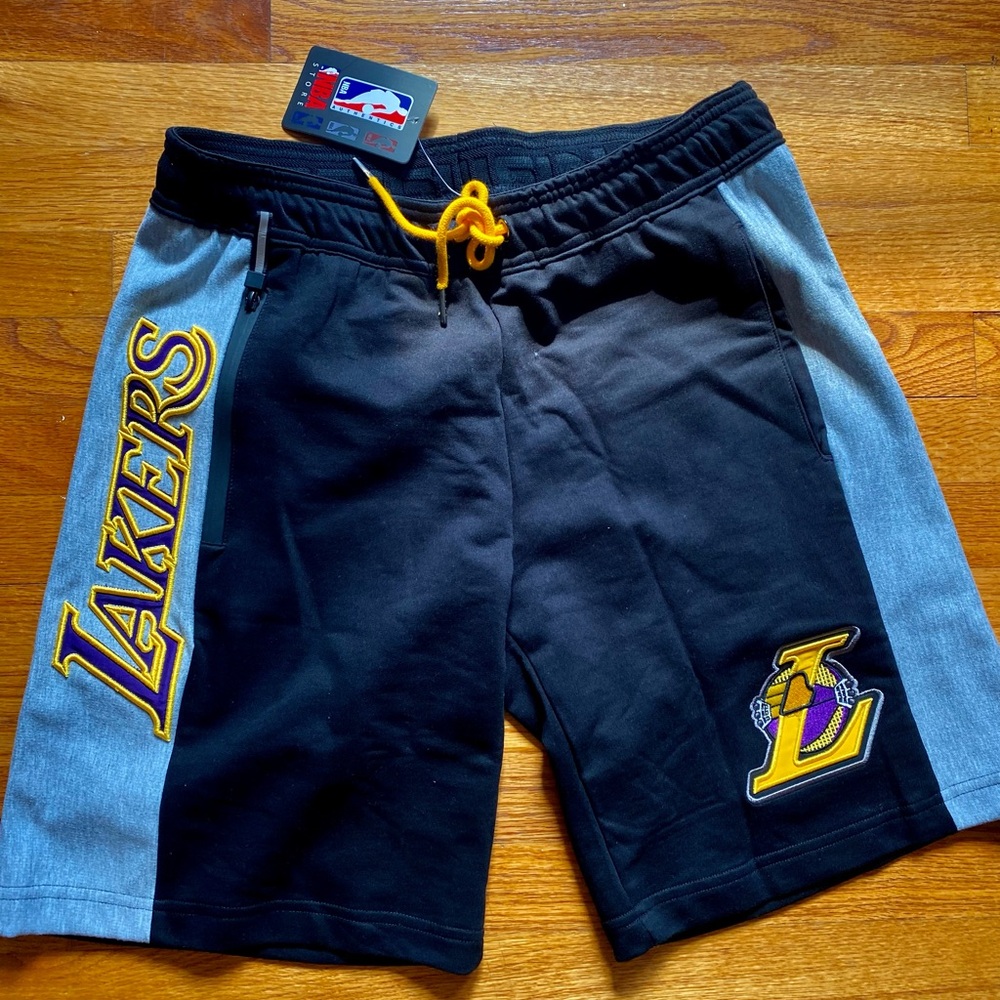 NBA Store Lakers Short Men size M
